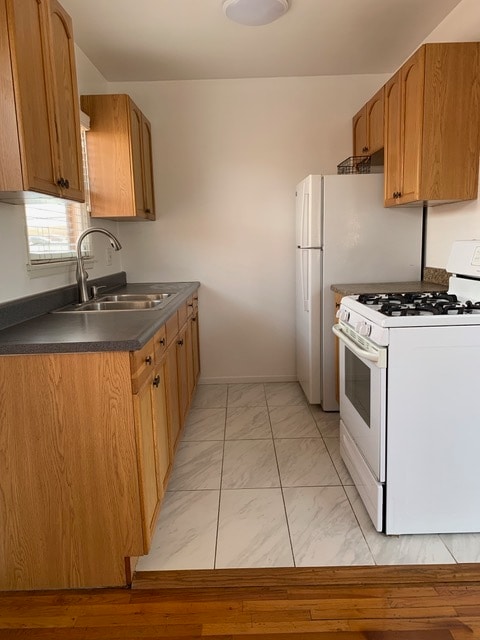 Kitchen Stove/Refrig - 1517 Pontius Ave