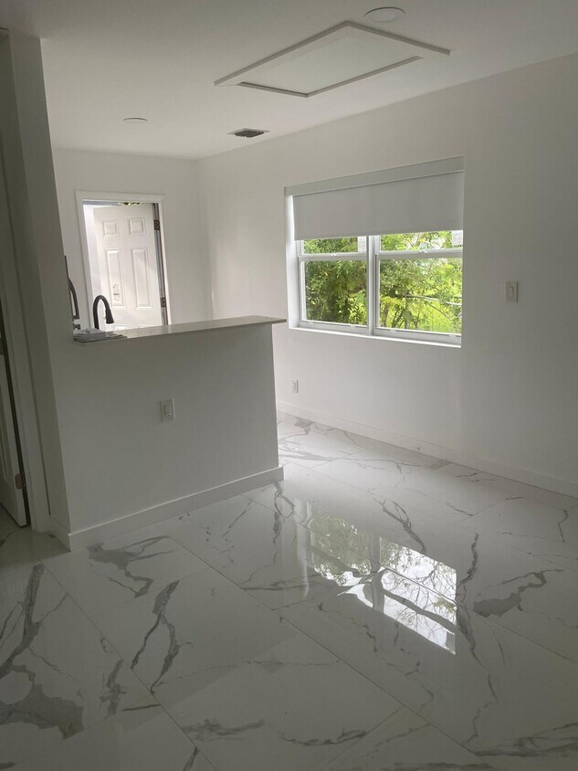 Foto principal - 6097 Rodman St