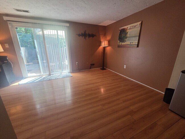 Foto del edificio - 1598 Pin Oak Dr