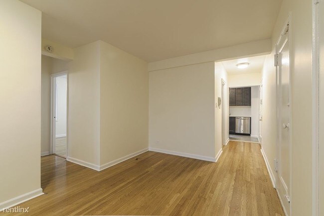 Foto del edificio - 9850 67th Ave