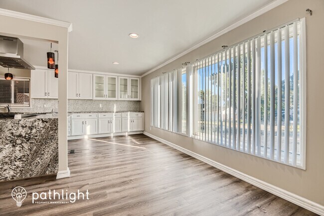 Foto del edificio - 169 West 4600 South, Washington Terrace, U...