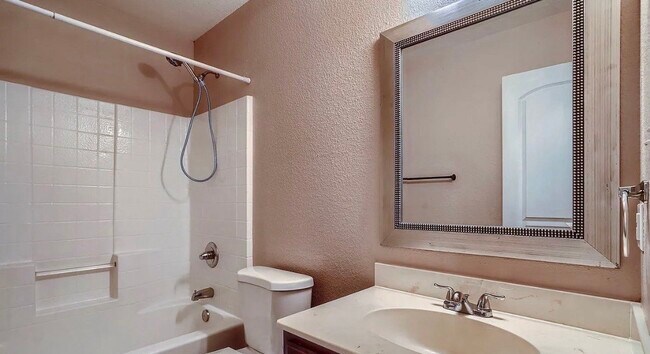 Foto del edificio - MOVE IN READY