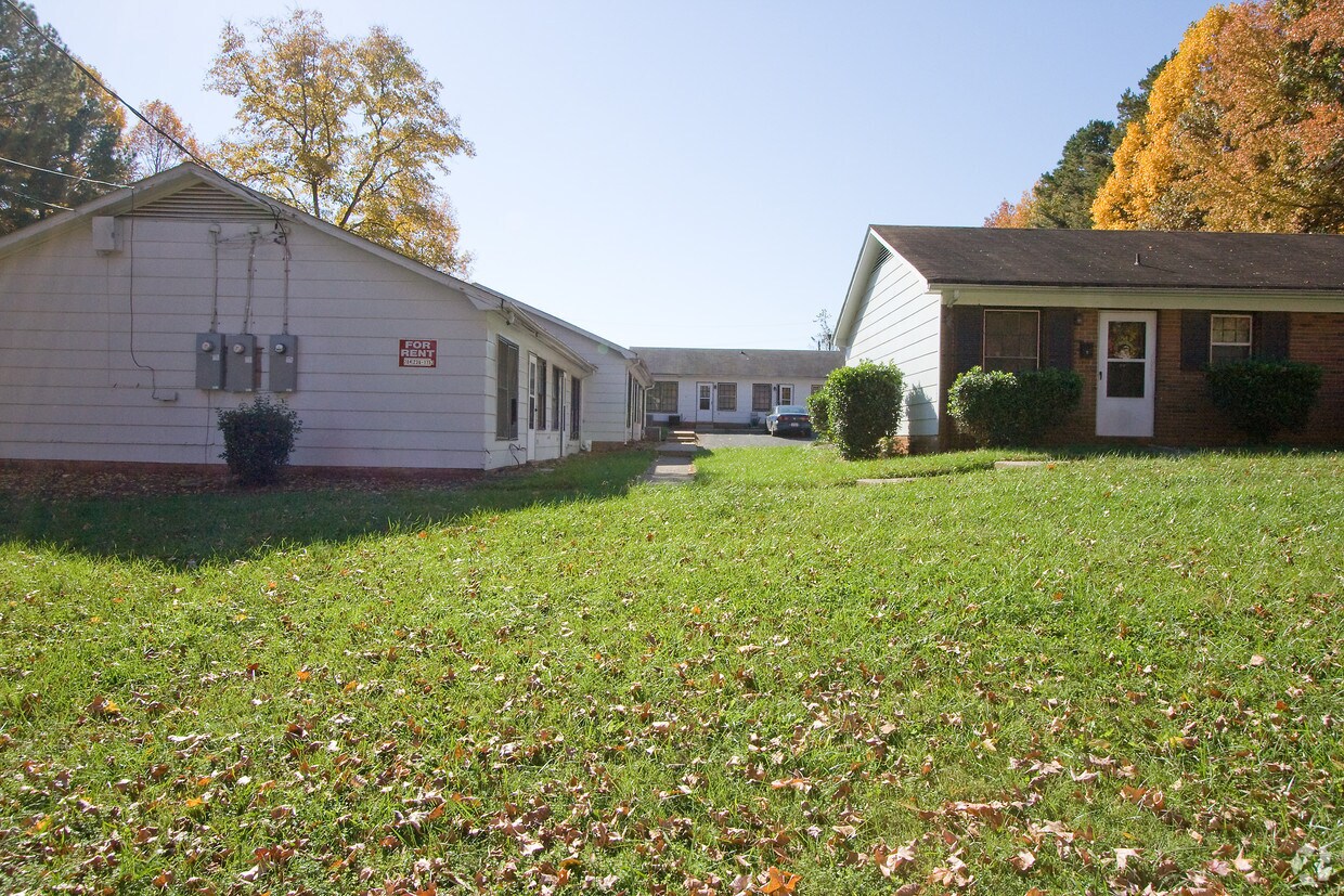 Building Photo - 4550 Hershey St