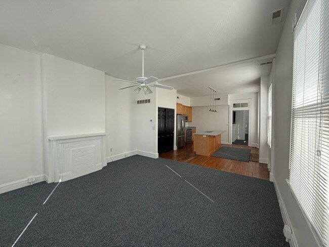 Foto del edificio - 212 W 6th St