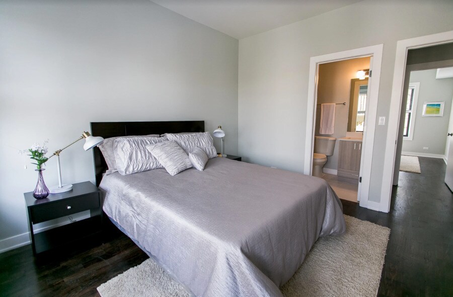 Foto del edificio - 1203 W Addison St