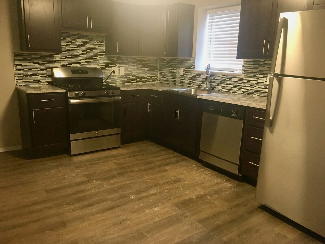 *** Duplex Style Apartment * Pet Friendly * Renovated * Available Now * Granite Counters * Stainl... - *** Duplex Style Apartment * Pet Friendly * Renovated * Available Now * Granite Counters * Stainl...