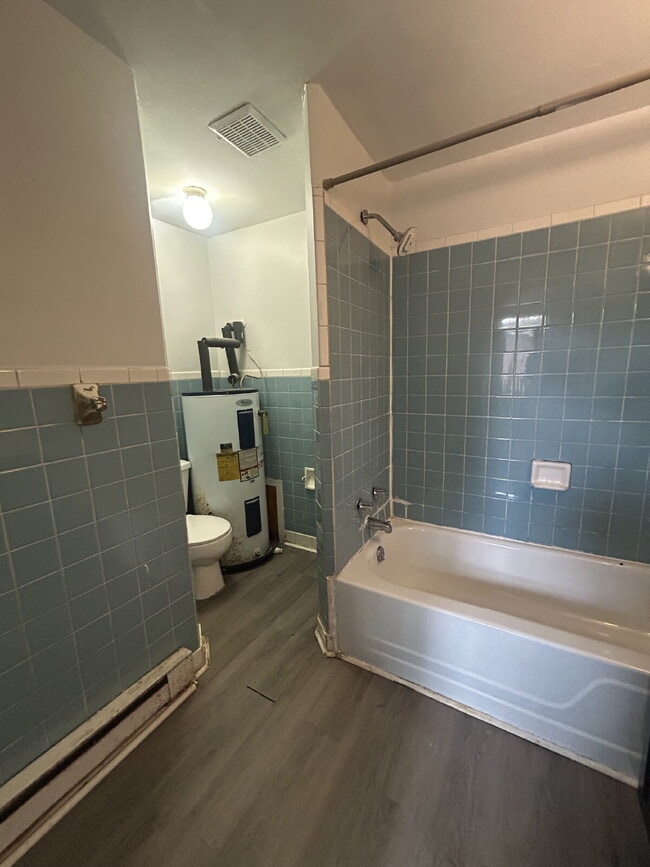 Building Photo - 1 Bedroom, 1 Bath Second-Floor Apartment for Rent, Pet Friendly.