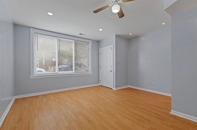Building Photo - 2614 S Sawyer Ave