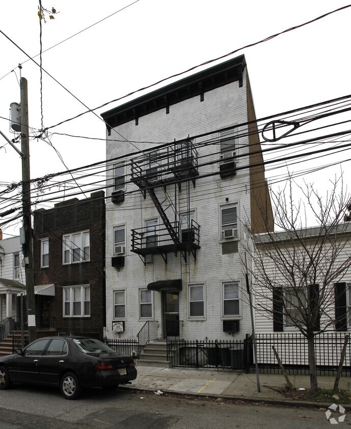 Primary Photo - 165 Hopkins Ave