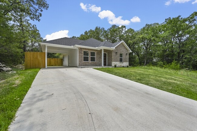 Building Photo - 6127 Tejas Dr