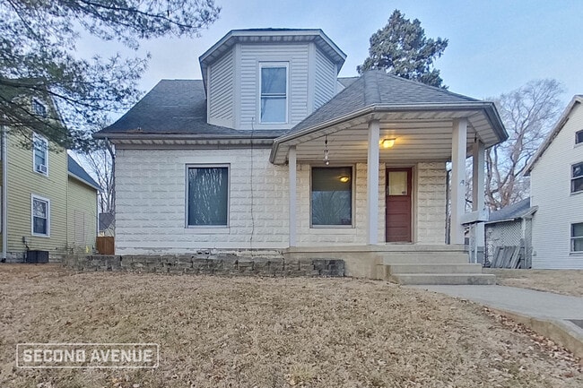 Building Photo - 530 E Sycamore St