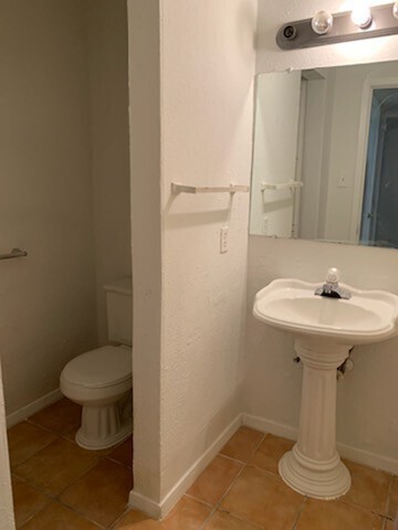 Building Photo - 5055 Ridglea Ln