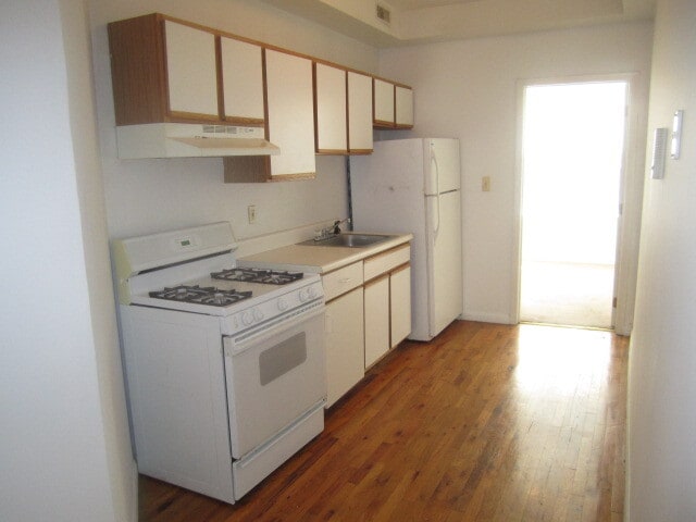 Building Photo - 530 Monroe St