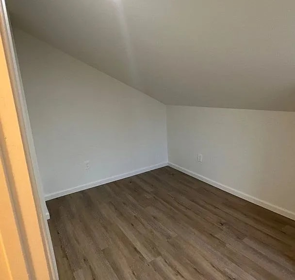 Foto del edificio - this beautifully updated three-bedroom, one-and-a-half-bath home in Columbia
