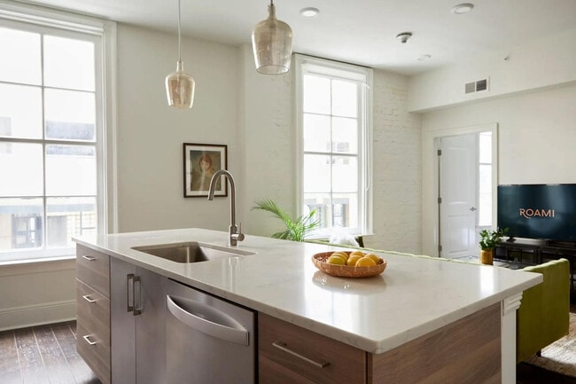 Building Photo - 800 Gravier St