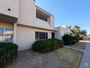 Building Photo - 2233 W Farmdale Ave