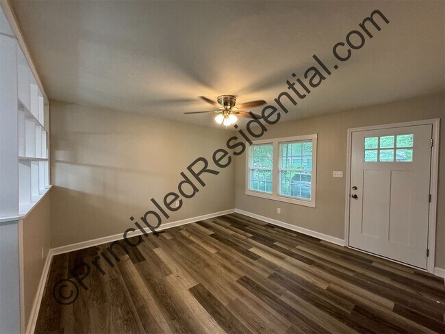 Building Photo - Newly Remodeled Home in Charlotte!