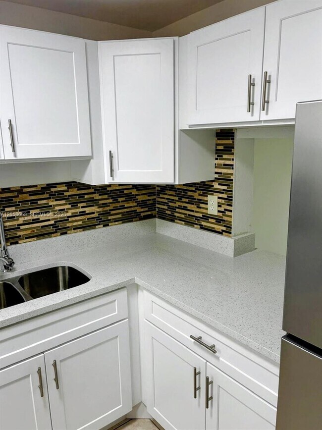 Building Photo - 7911 N Colony Cir