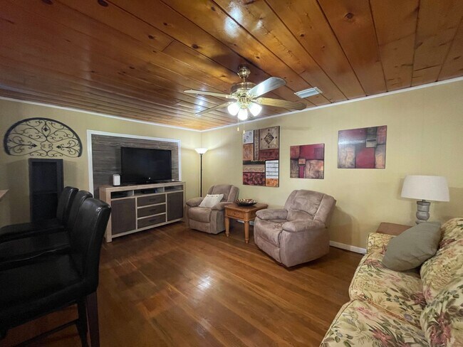 Building Photo - 3BR 2 BA Hideaway Villa in Loxahatchee