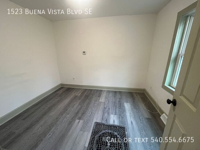 Building Photo - 1523 Buena Vista Blvd SE