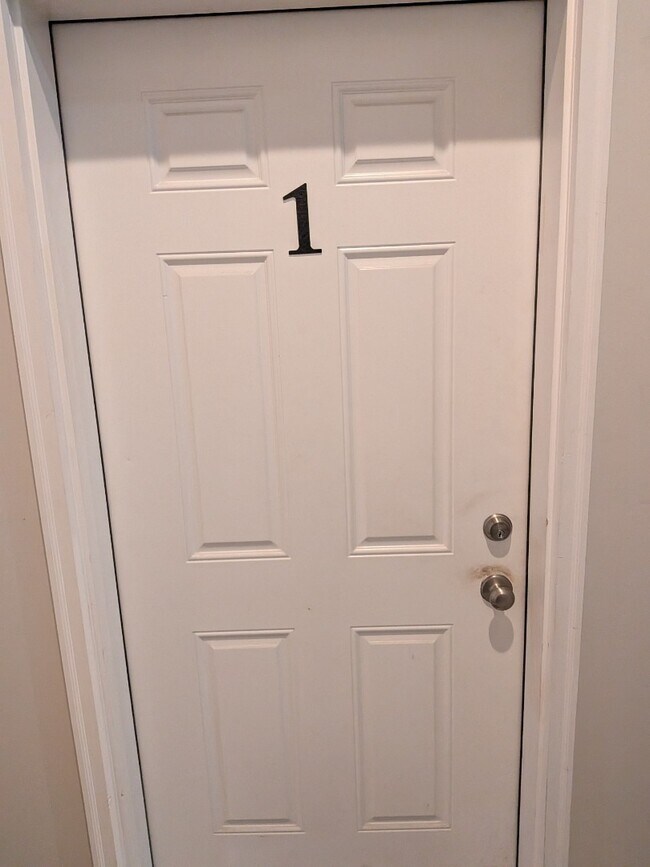 Building Photo - 125 W Main St