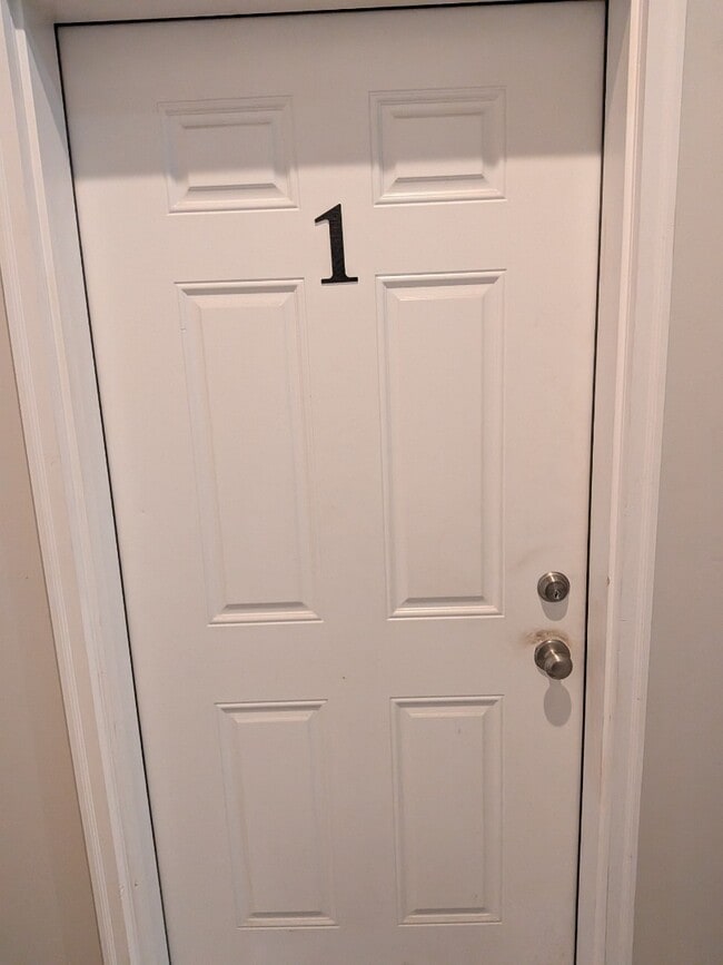 Oversized one bedroom first floor apartment with A/C! - Oversized one bedroom first floor apartment with A/C!