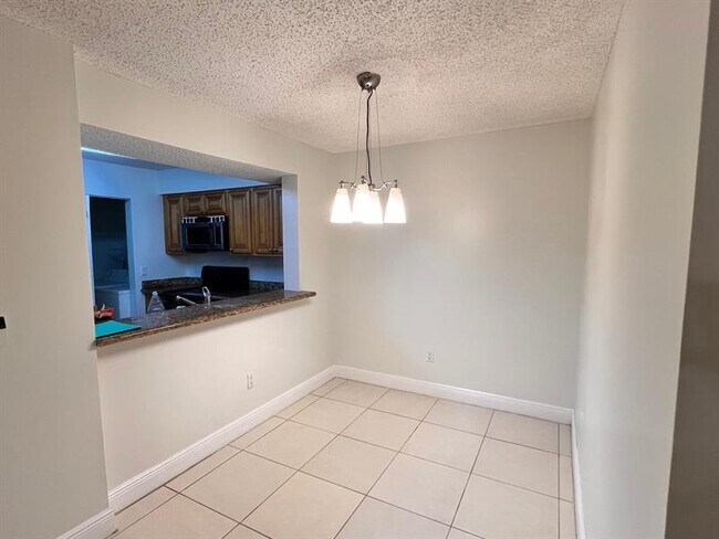 Building Photo - 1281 SW 46th Ave
