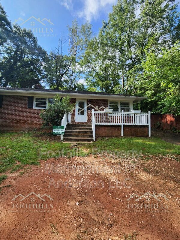 Foto principal - 204 Pine Ln