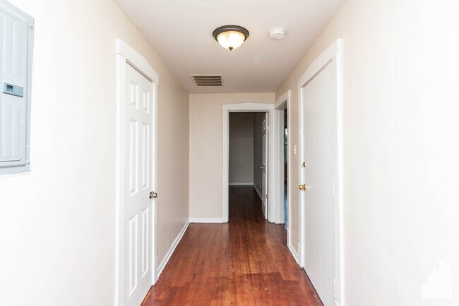 Foto del edificio - 3749 W Sunnyside Ave