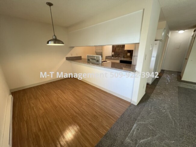 Building Photo - Mission East Apts 2 br/1 bath ground floor...