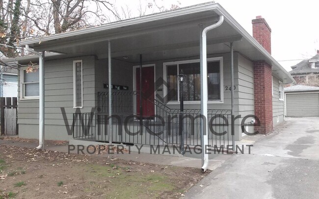 Building Photo - poplar240