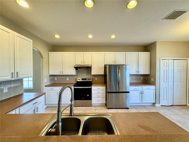 Building Photo - 11209 Village Brook Dr