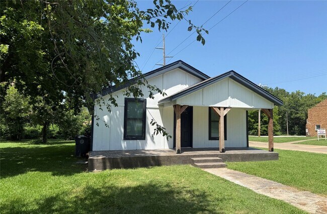 Building Photo - 2038 N Quincy Ave