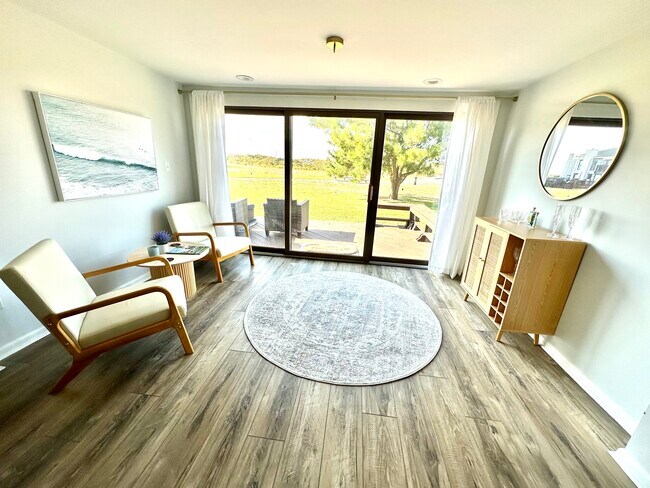 Foto del edificio - 3924 Whispering Oaks Pl