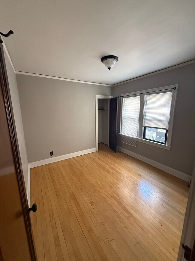 Foto del edificio - 4312-4332 N Oakland Ave