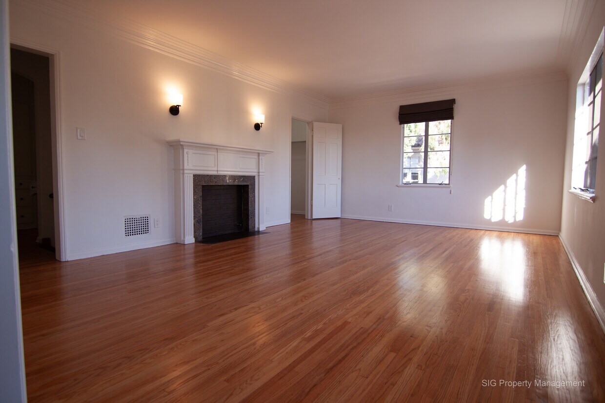 Primary Photo - 7111 Hillside Ave