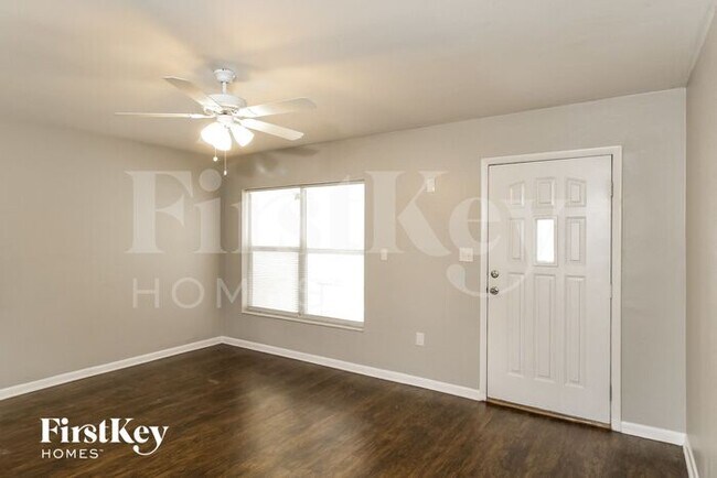 Foto del edificio - 700 Sharon Cir NE