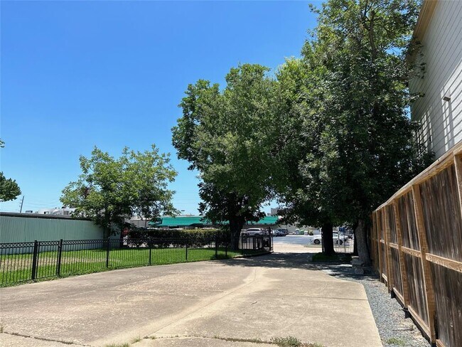 Foto del edificio - 2605 Potomac Dr