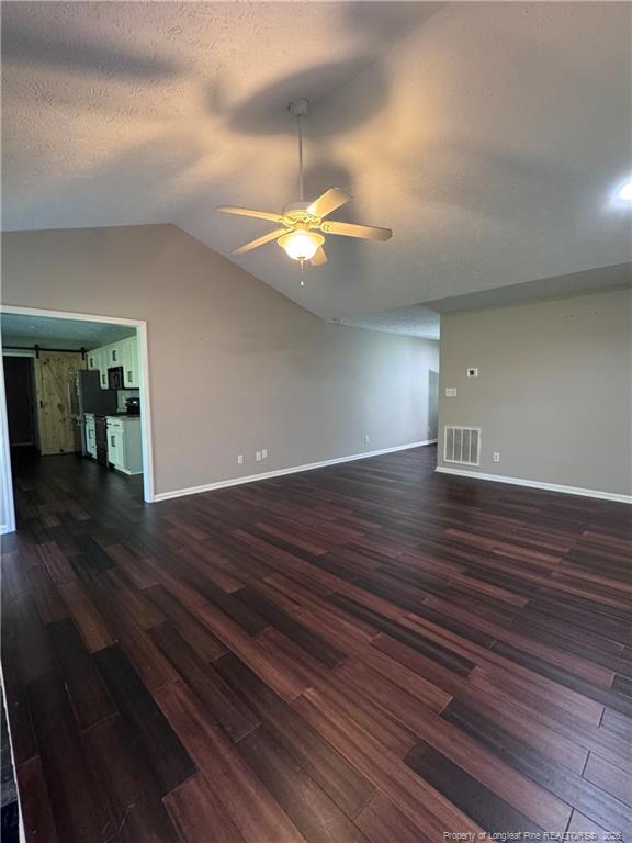 Foto del edificio - 3028 Coachway Dr