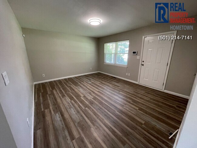 Building Photo - 2415 N Lakeview