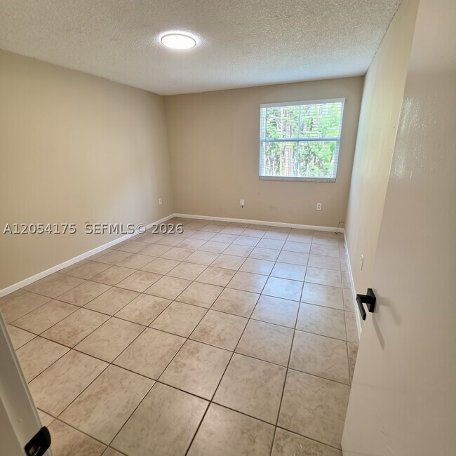 Foto del edificio - 4628 NW 97th Pl