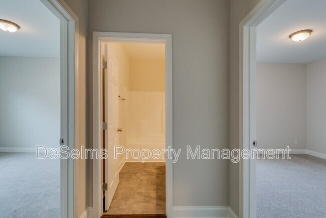 Building Photo - 127 Auxley Ct