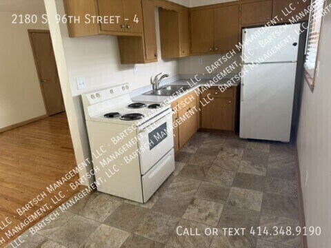 Foto del edificio - 2180 S 96th St