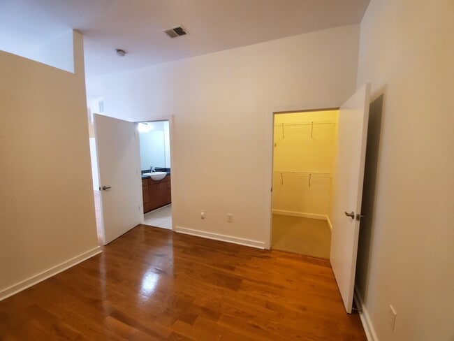 MBR w walk-in closet & shelving - 525 E 6th St