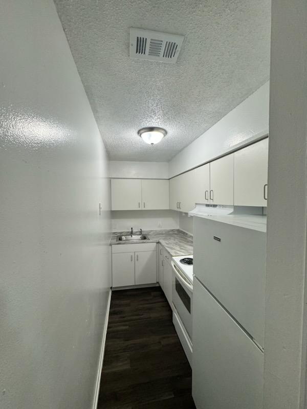 Foto del edificio - 8566 Channelview Cir