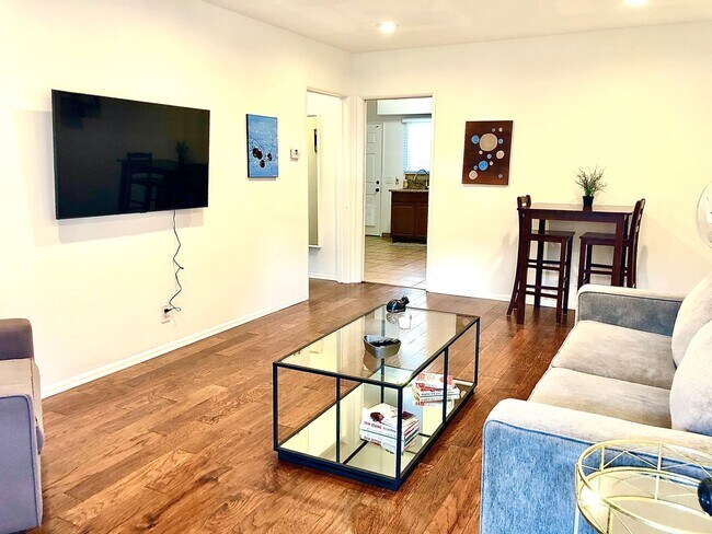 Foto del edificio - 12413-15 Candler Blvd