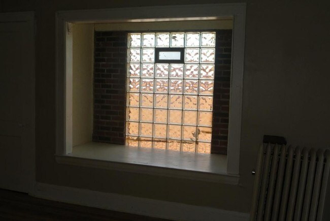 Building Photo - 16508 Detroit #11