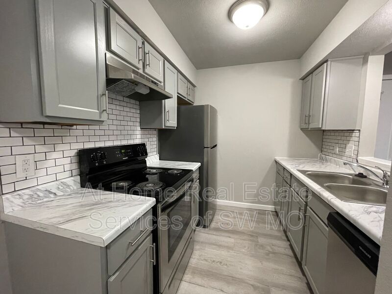 Primary Photo - 2035 S National Ave