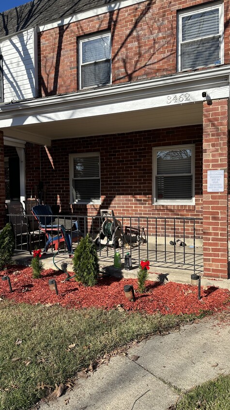 Foto principal - 3462 Dix St NE