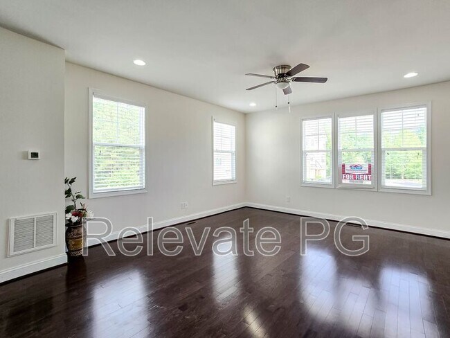 Foto del edificio - 5221 Bedford Falls Cir